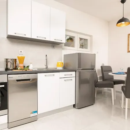 Apartman With A Parking Space Njivice, Krk - 21680 *