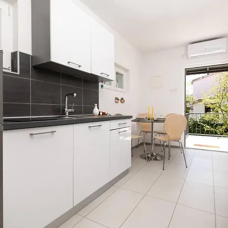 With A Parking Space Njivice, Krk - 21680 Apartman