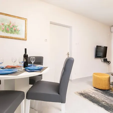 With A Parking Space Njivice, Krk - 21680 Apartman